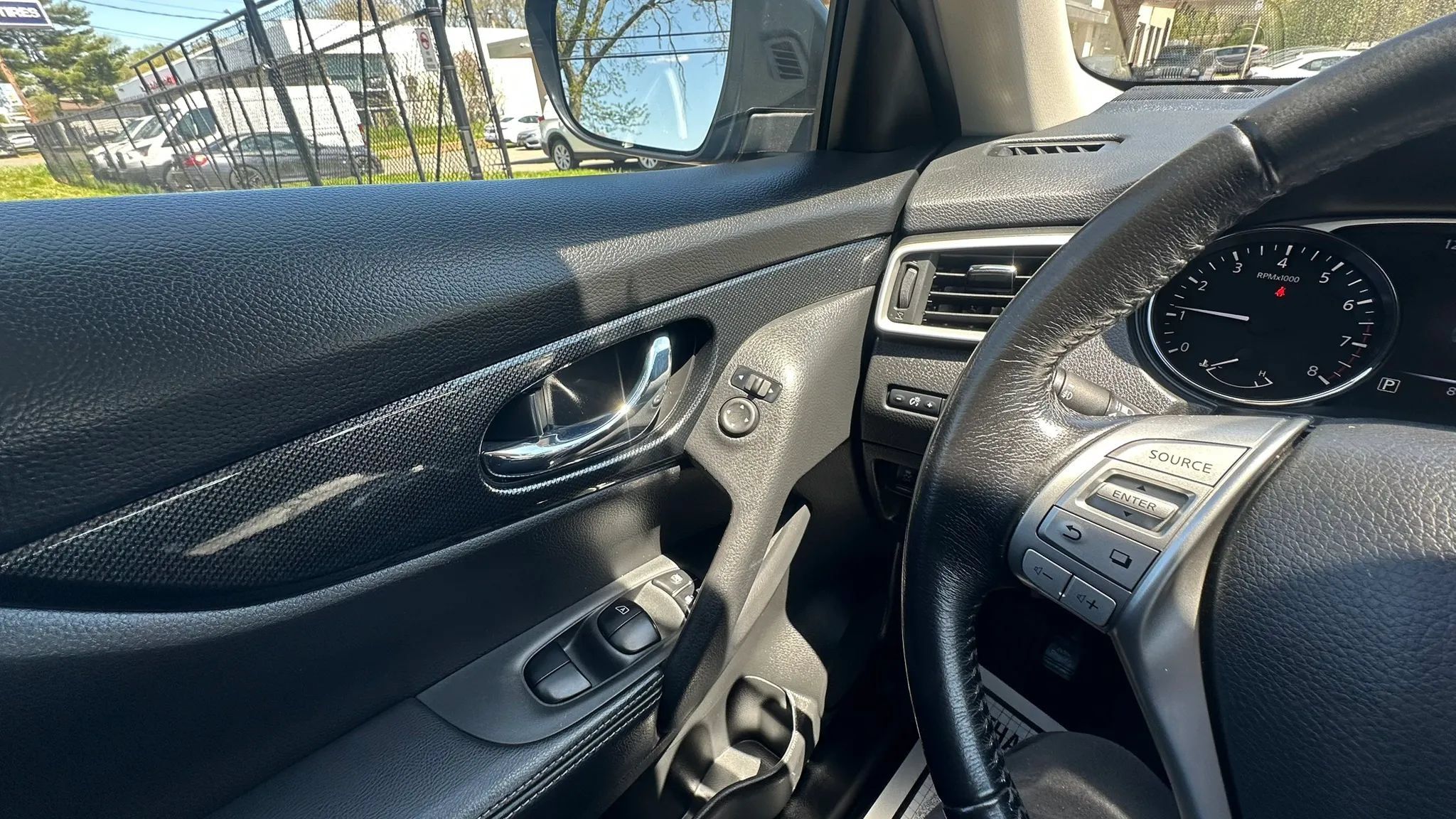 Used 2016 Nissan Rogue SL AWD/4WD image 16