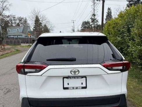 Used 2023 Toyota RAV4 LE FWD image 7