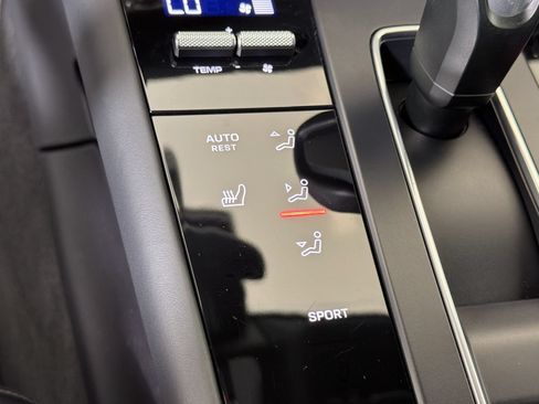 Certified 2023 Porsche Macan AWD/4WD image 20