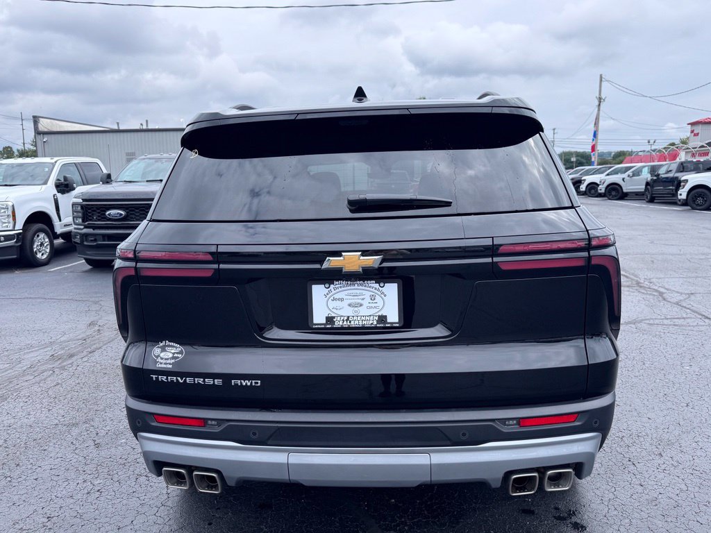 Used 2026 Chevrolet Traverse LT w/ Driver Confidence Package AWD/4WD image 6