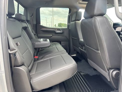 Used 2024 Chevrolet Silverado 1500 LT Trail Boss w/ Convenience Package II AWD/4WD image 11