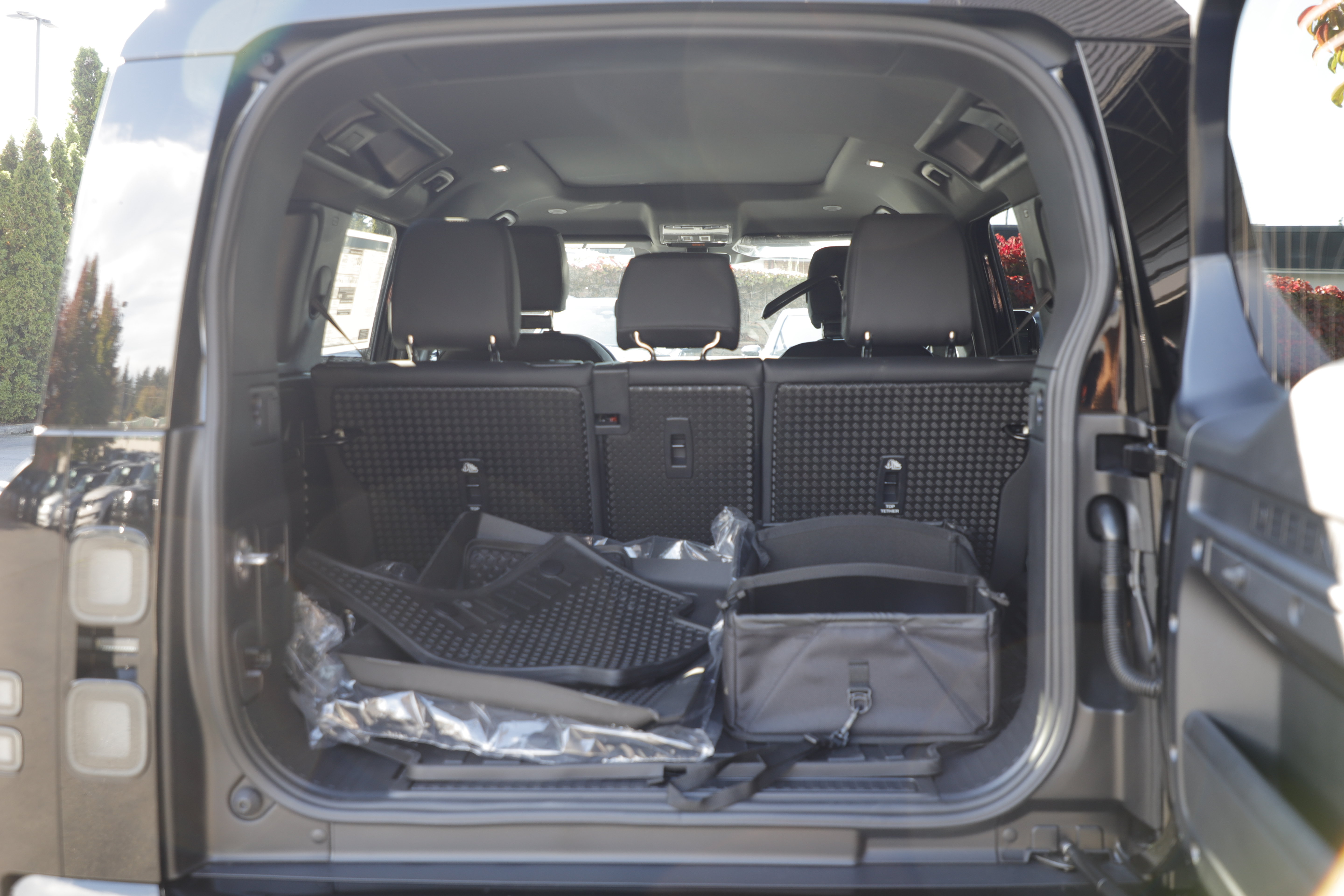 New 2026 Land Rover Defender 110 X-Dynamic SE AWD/4WD image 14
