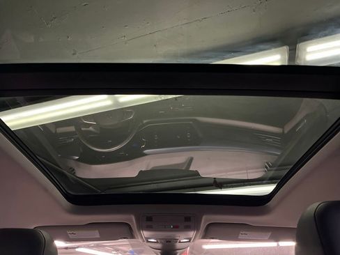 Used 2023 Volkswagen Taos SE w/ Panoramic Sunroof Package image 10