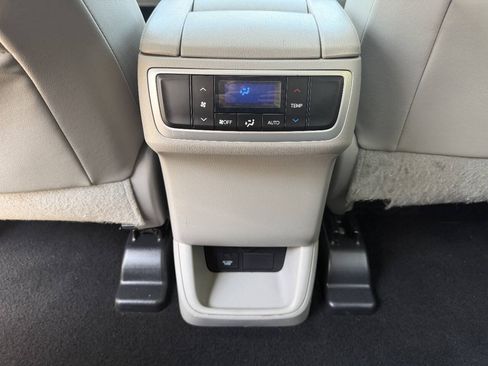 Used 2016 Toyota Highlander XLE AWD/4WD image 22