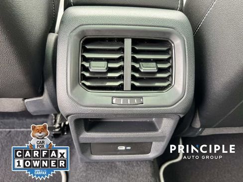 Used 2023 Volkswagen Taos SE w/ Panoramic Sunroof Package FWD image 29