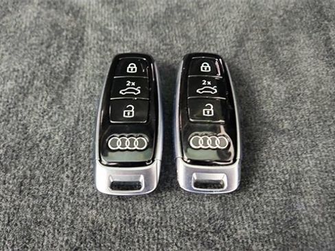 Used 2024 Audi Q8 e-tron Premium image 61