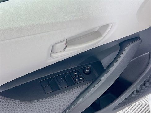 Used 2025 Toyota Corolla LE image 11