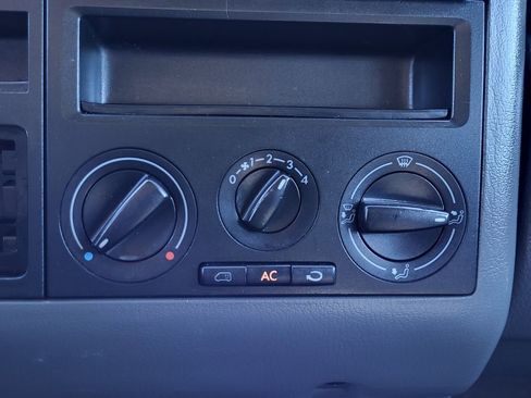 Used 2002 Volkswagen Eurovan MV image 27