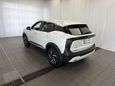 Used 2025 Nissan Kicks SV FWD image 7