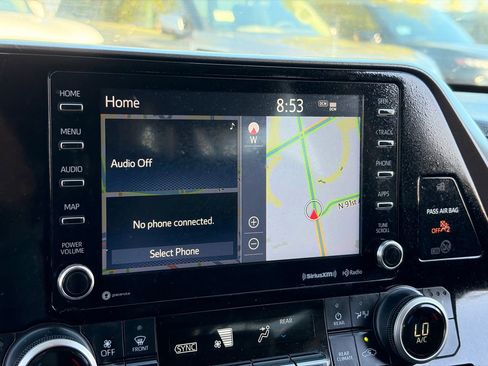 Used 2021 Toyota Highlander XLE FWD image 21