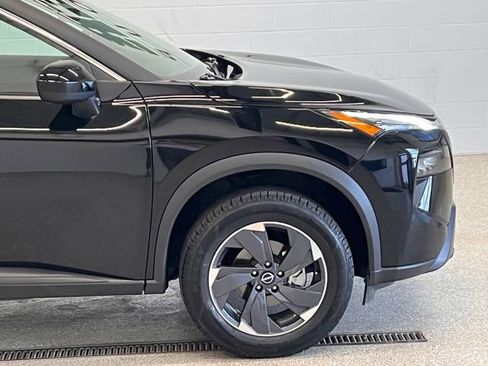 Used 2025 Nissan Rogue SV image 7