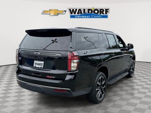 Used 2022 Chevrolet Suburban RST w/ Luxury Package AWD/4WD image 2