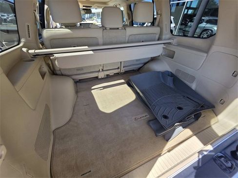 Used 2020 Lexus LX 570 4WD w/ Luxury Package image 26