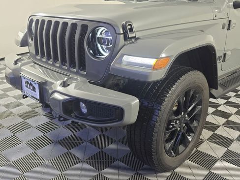 Used 2022 Jeep Gladiator Overland image 10