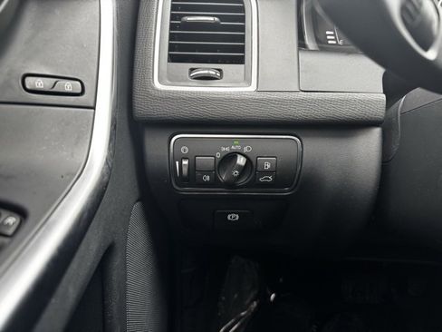 Used 2016 Volvo XC60 T6 w/ Proximity Package image 32