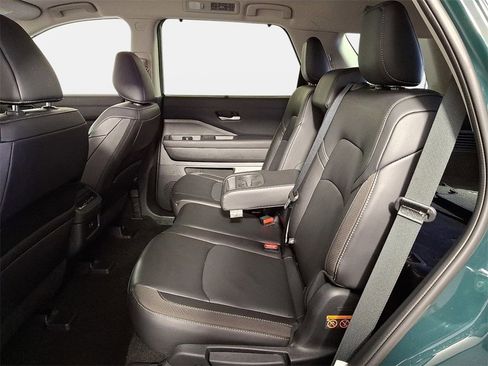 Used 2024 Nissan Pathfinder SL image 11