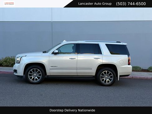 Used 2015 GMC Yukon Denali w/ Premium Package AWD/4WD image 3
