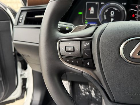 Certified 2023 Lexus ES 300h w/ Premium Package image 21