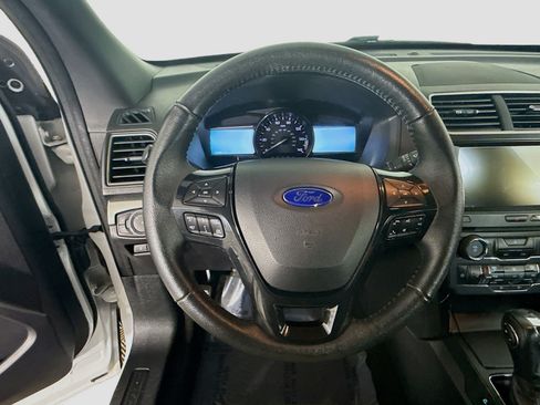 Used 2018 Ford Explorer XLT w/ Equipment Group 202A image 13
