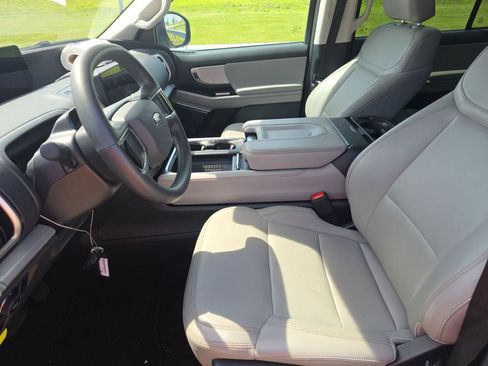 Used 2025 Ford Expedition Max Active AWD/4WD image 8