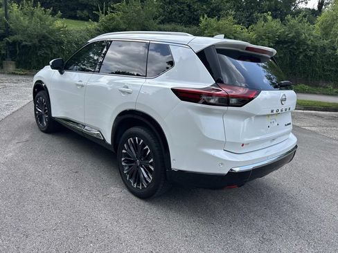 Certified 2025 Nissan Rogue Platinum w/ Platinum Premium Package FWD image 5
