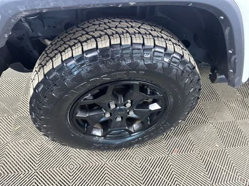 Used 2021 Jeep Gladiator Sport image 9