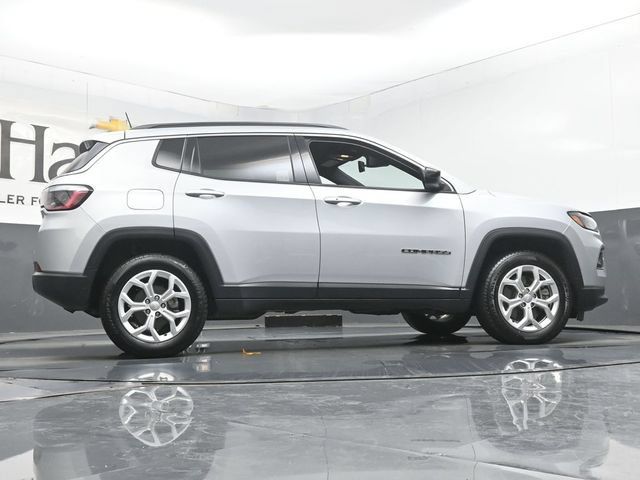 Used 2024 Jeep Compass Latitude AWD/4WD image 57