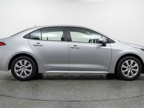 Used 2025 Toyota Corolla LE FWD image 11