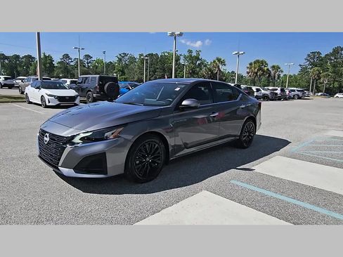 Used 2025 Nissan Altima 2.5 SV w/ SV Special Edition Package FWD image 21