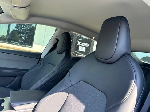 Used 2026 Tesla Model Y 2WD image 2