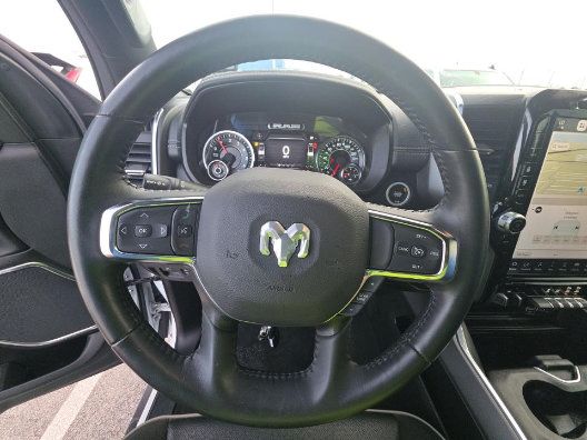 Used 2024 RAM 1500 Laramie AWD/4WD image 5