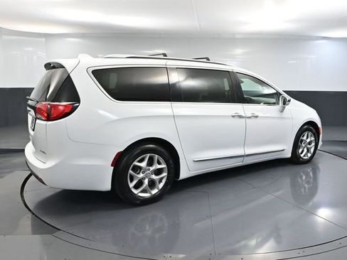 Used 2020 Chrysler Pacifica Limited FWD image 6