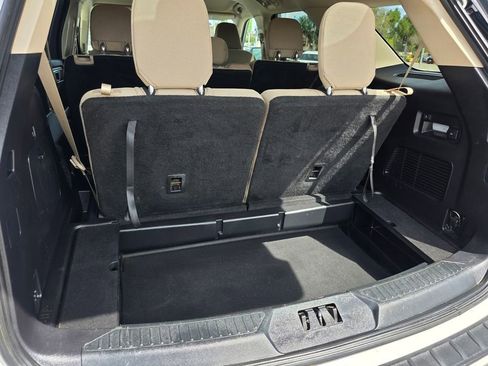 Used 2021 Ford Explorer XLT image 18