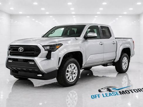 Used 2025 Toyota Tacoma SR5 AWD/4WD image 1