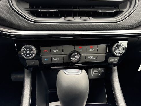 New 2026 Jeep Compass Latitude AWD/4WD image 22