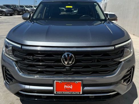 Used 2024 Volkswagen Atlas SEL Premium R-Line image 2