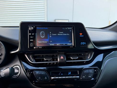 Used 2018 Toyota C-HR XLE image 8