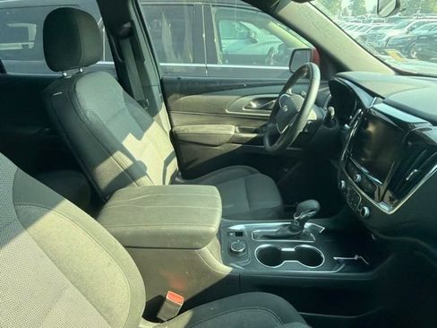 Used 2023 Chevrolet Traverse LT AWD/4WD image 17