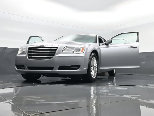 Used 2014 Chrysler 300 AWD image 30