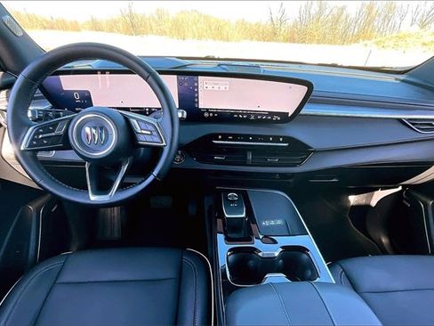 Used 2025 Buick Enclave Preferred image 7