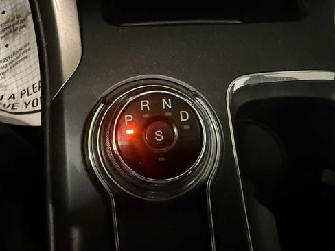 Used 2017 Ford Fusion SE w/ Fusion SE Technology Package image 34