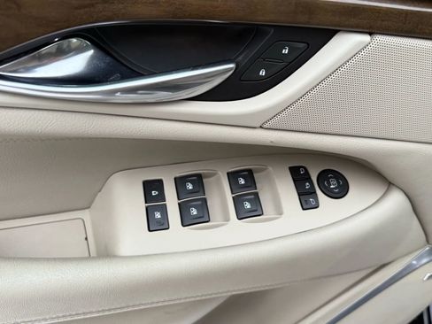 Used 2020 Cadillac Escalade Premium Luxury image 10