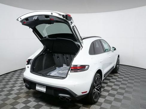 Certified 2026 Porsche Macan AWD/4WD image 29