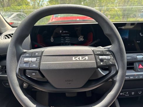Used 2025 Kia K4 FWD image 27