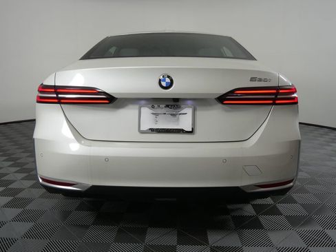 Used 2025 BMW 530i w/ Premium Package image 4
