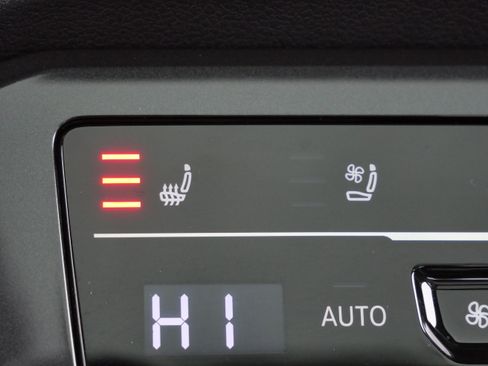 Certified 2022 Volkswagen Tiguan SEL R-Line AWD/4WD image 30