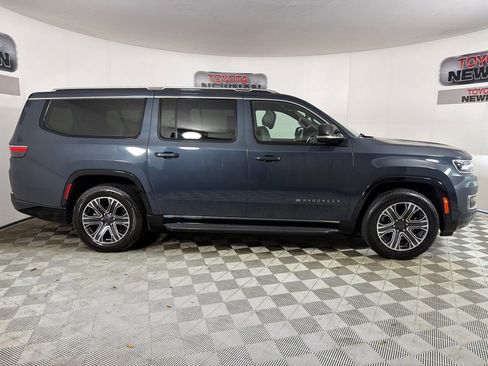 Used 2024 Jeep Wagoneer L Series II w/ Flexible Seating Group AWD/4WD image 3