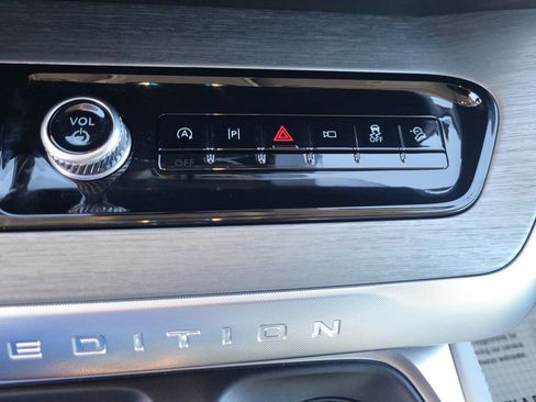 Used 2025 Ford Expedition Platinum w/ Driver's Package image 33