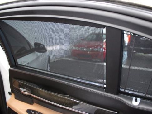 Used 2015 BMW 750Li xDrive AWD/4WD image 31