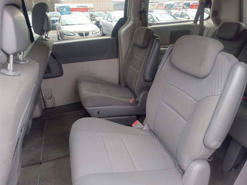 Used 2010 Chrysler Town & Country Touring FWD image 17